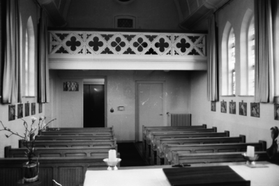 850916 Interieur van de kapel in het klooster van de Zusters van O.L. Vrouw ter Eem in Amersfoort (Deken Roesstraat 13) ...